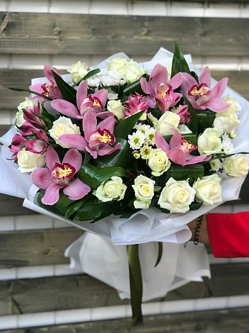 Букет цветов из: Розы и Хризантемы в Анди