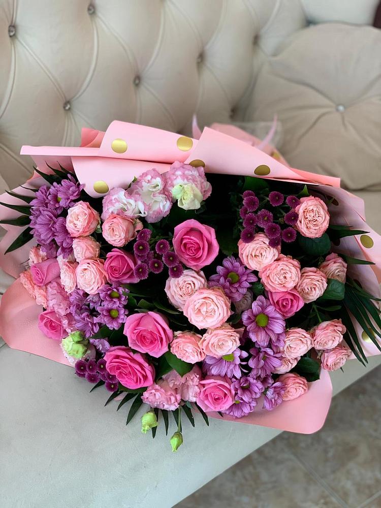 Букет цветов из: Хризантемы, Розы и Лизиантусы в Анди