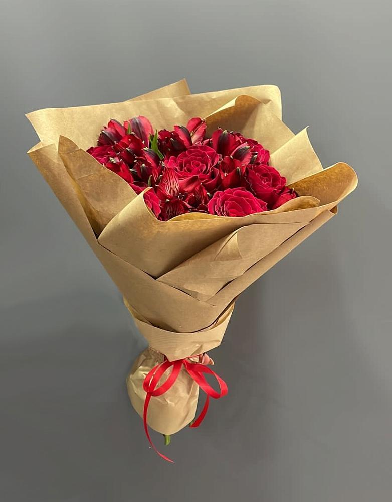 Букет цветов из: Альстромерии и Розы в Анди