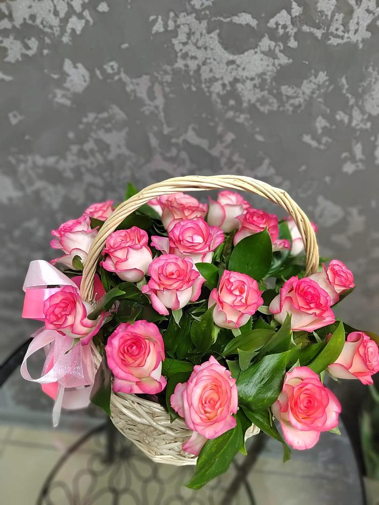 Цветочная композиция из Розы в корзине в Анди