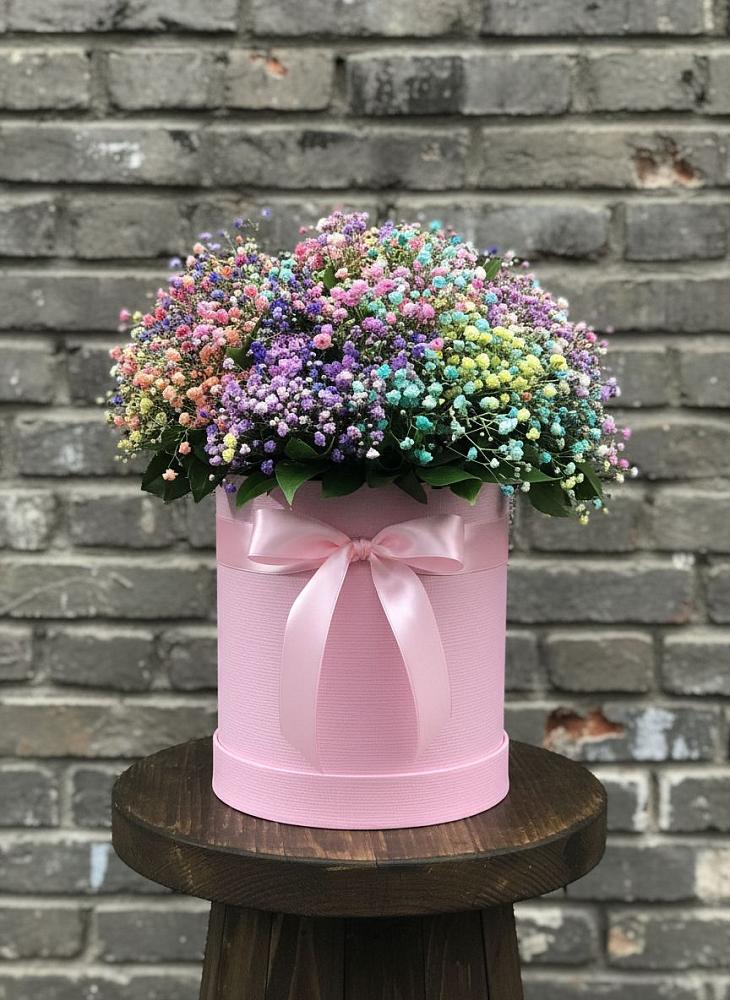 Цветочная композиция из Гипсофила и Розы в шляпной коробке в Анди