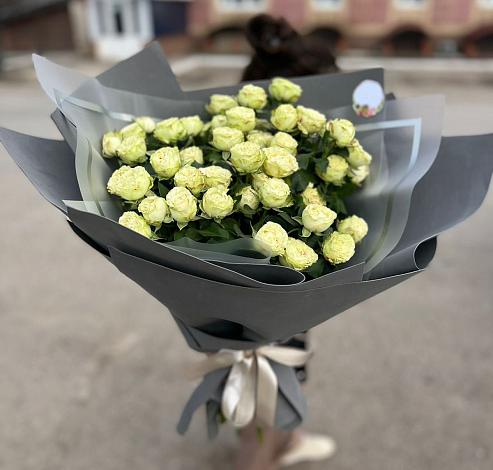 Букет Белые кустовые розы Солинеро в Анди