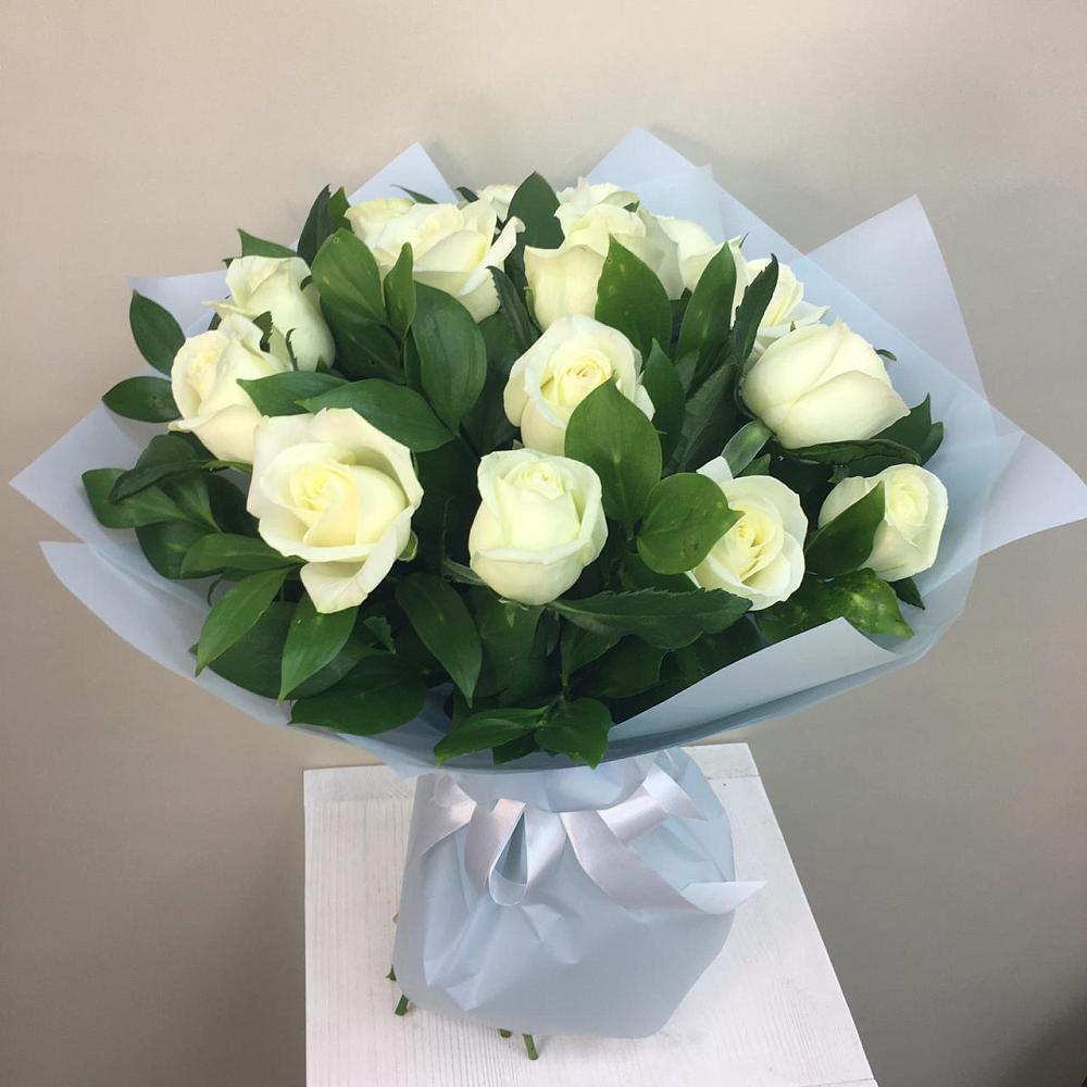 Букет 15 Белых роз Проуд в Анди