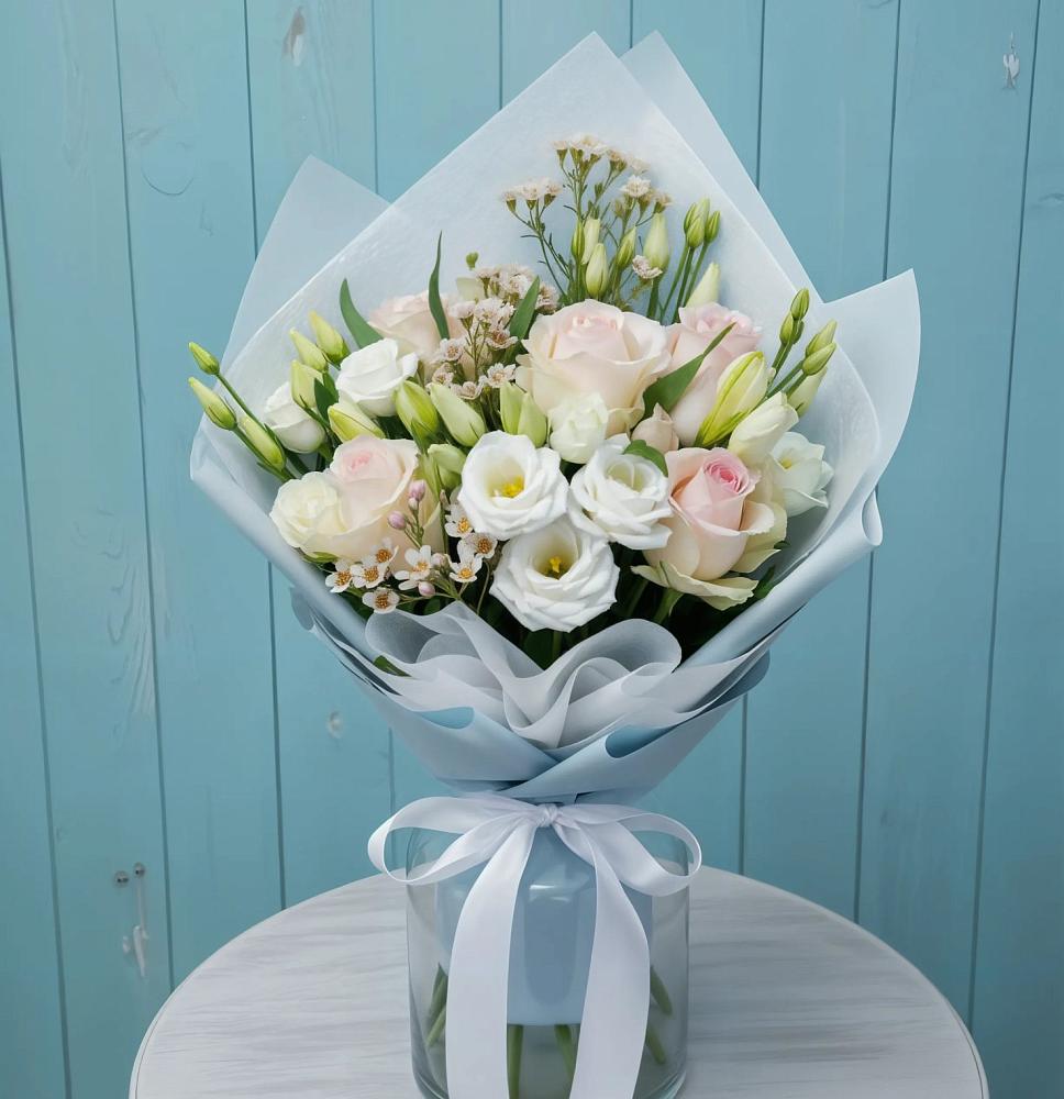 Букет цветов из: Розы и Лизиантусы в Анди