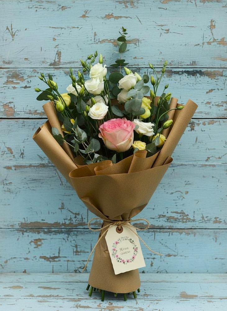 Букет цветов из: Розы и Лизиантусы в Анди