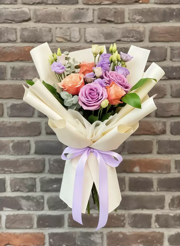 Букет цветов из: Лизиантусы и Розы в Анди