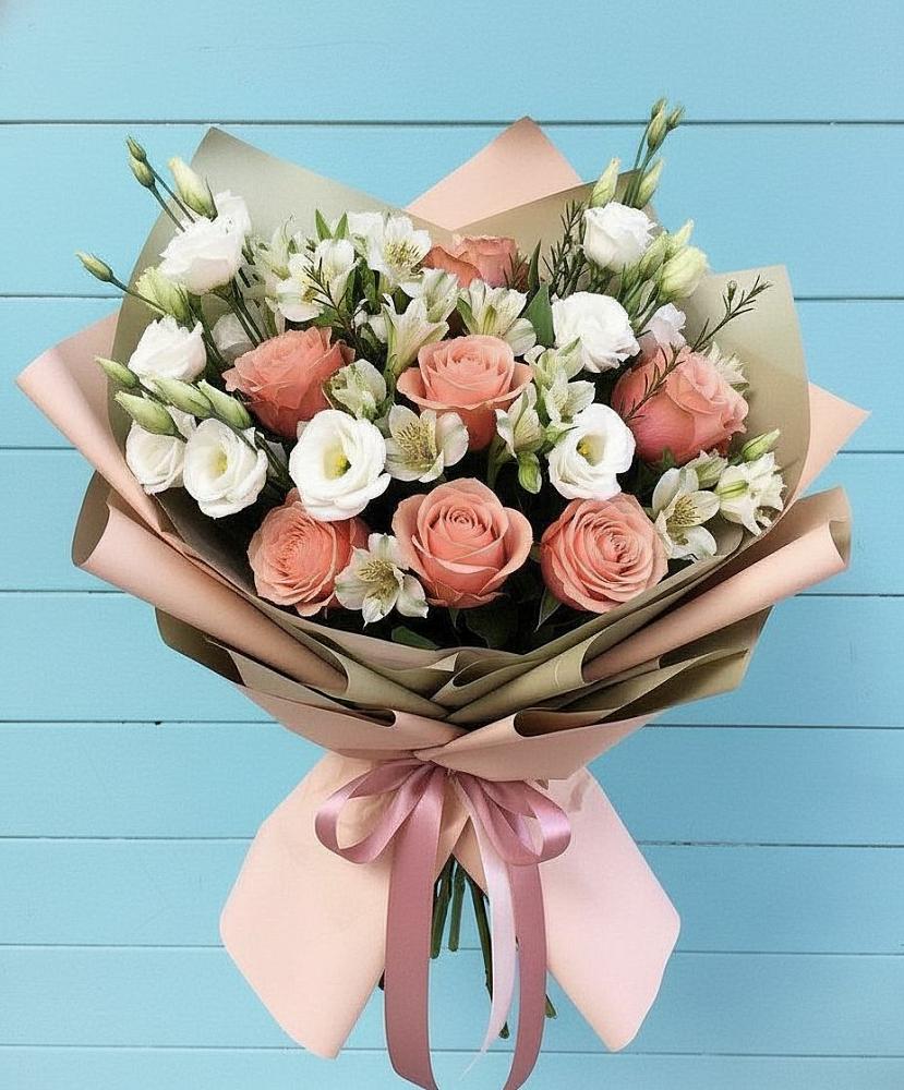 Букет цветов из: Розы, Альстромерии и Лизиантусы в Анди