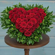 Цветочная композиция из Розы в виде сердца в Анди