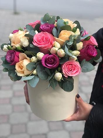 Цветочная композиция из Розы в шляпной коробке в Анди