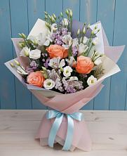 Букет цветов из:  Лизиантусы, Розы, Альстромерии и Гипсофила в Анди