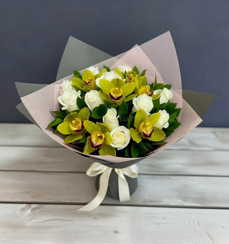 Букет цветов из: Орхидеи и Розы в Анди