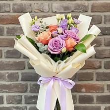 Букет цветов из:  Лизиантусы и Розы в Анди