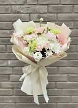 Букет цветов из:  Гвоздики, Розы, Лизиантусы и Хризантемы в Анди