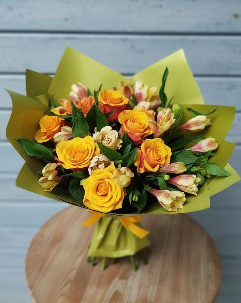 Букет цветов из: Альстромерии и Розы в Анди