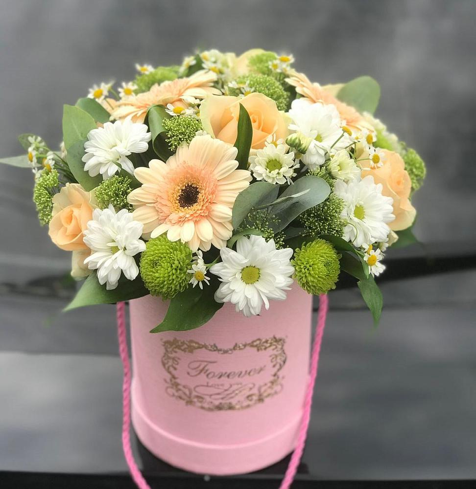 Цветочная композиция из Розы, Герберы и Хризантемы в шляпной коробке в Анди