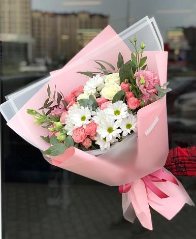 Букет цветов из: Розы, Лизиантусы и Хризантемы в Анди