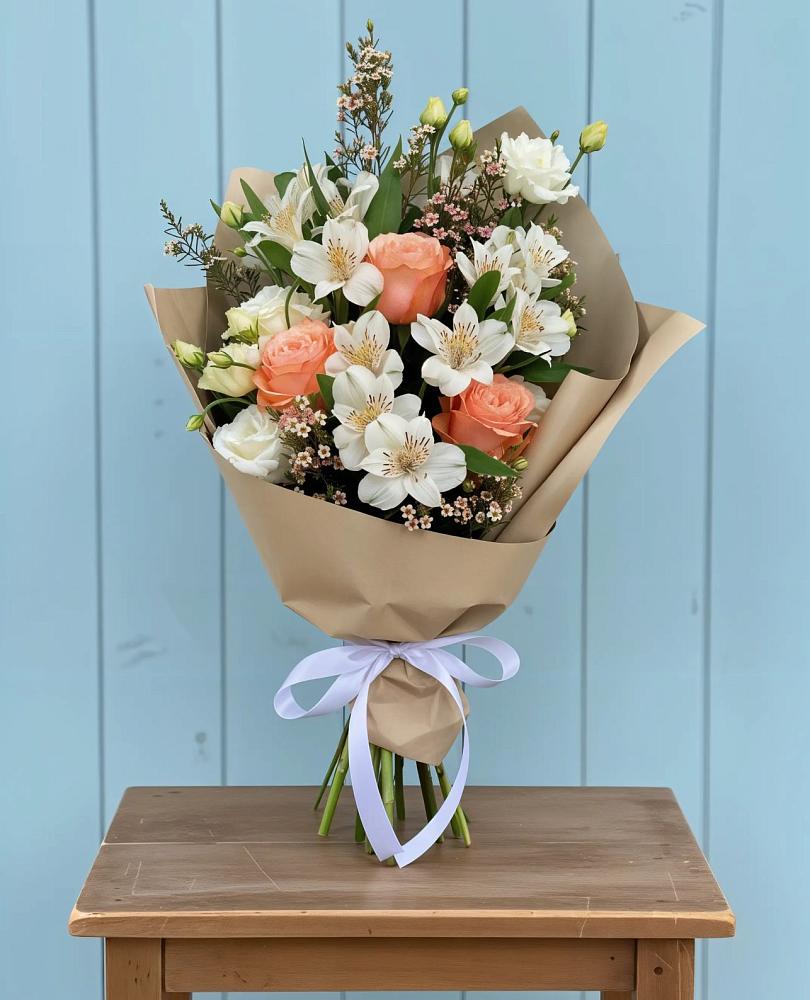 Букет цветов из: Альстромерии, Лизиантусы, Розы и Хризантемы в Анди