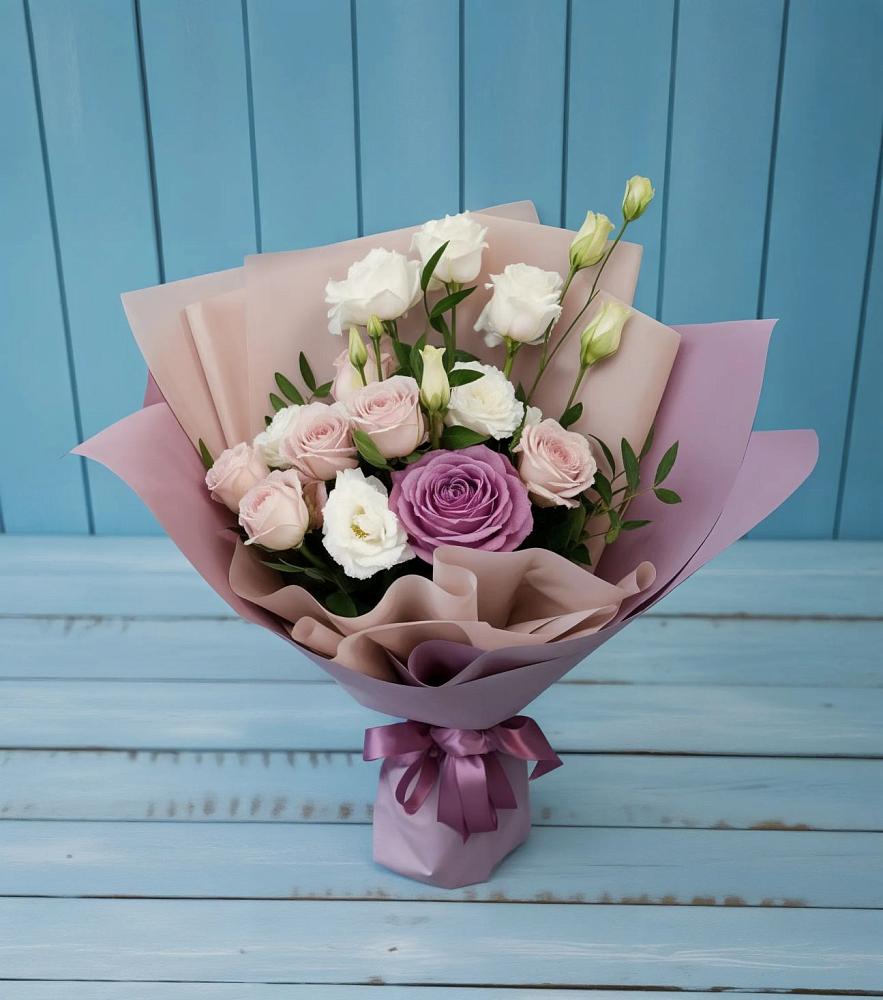 Букет цветов из: Розы и Лизиантусы в Анди